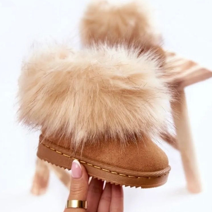μποτάκι τύπου UGG με γούνα μέσα έξω 2