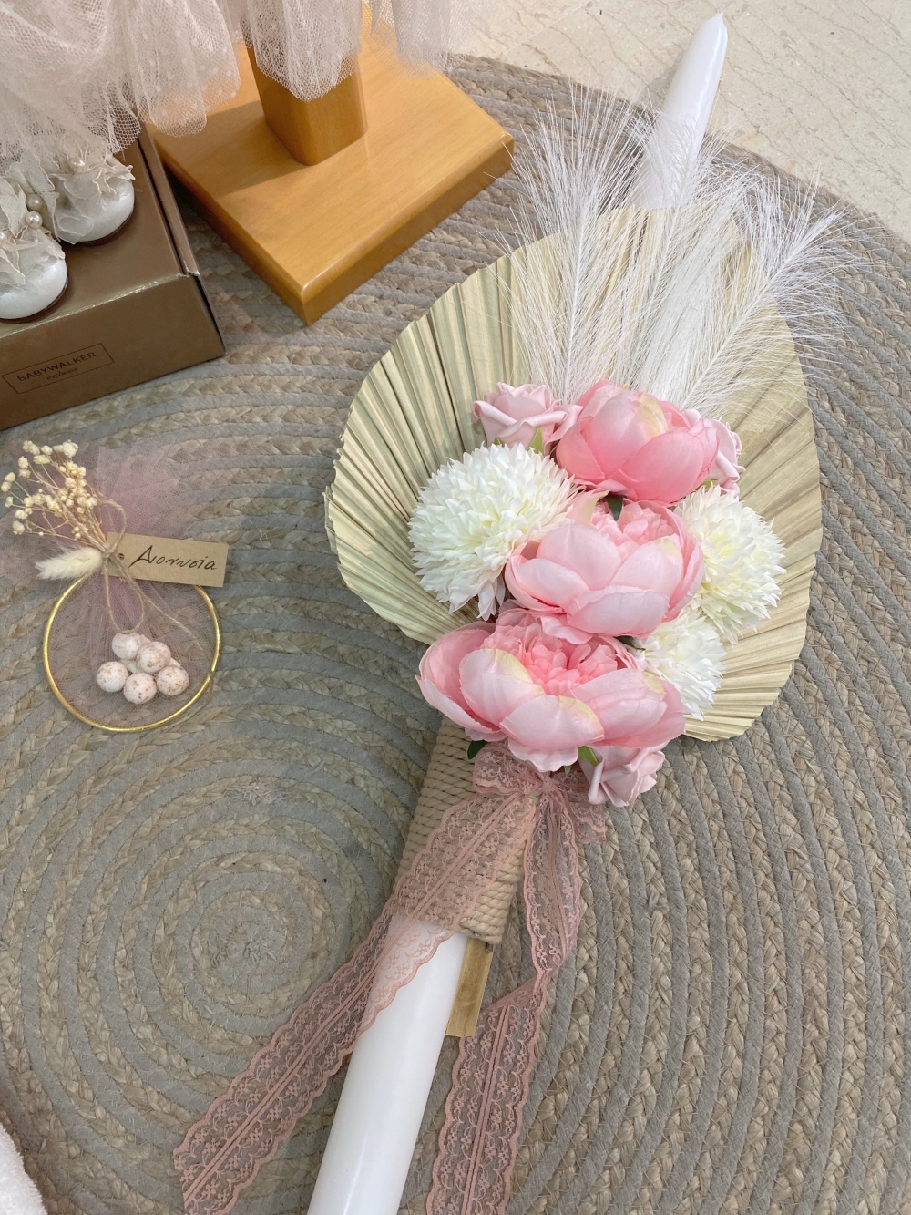 λαμπάδα βάπτισης boho pink με λουλούδια