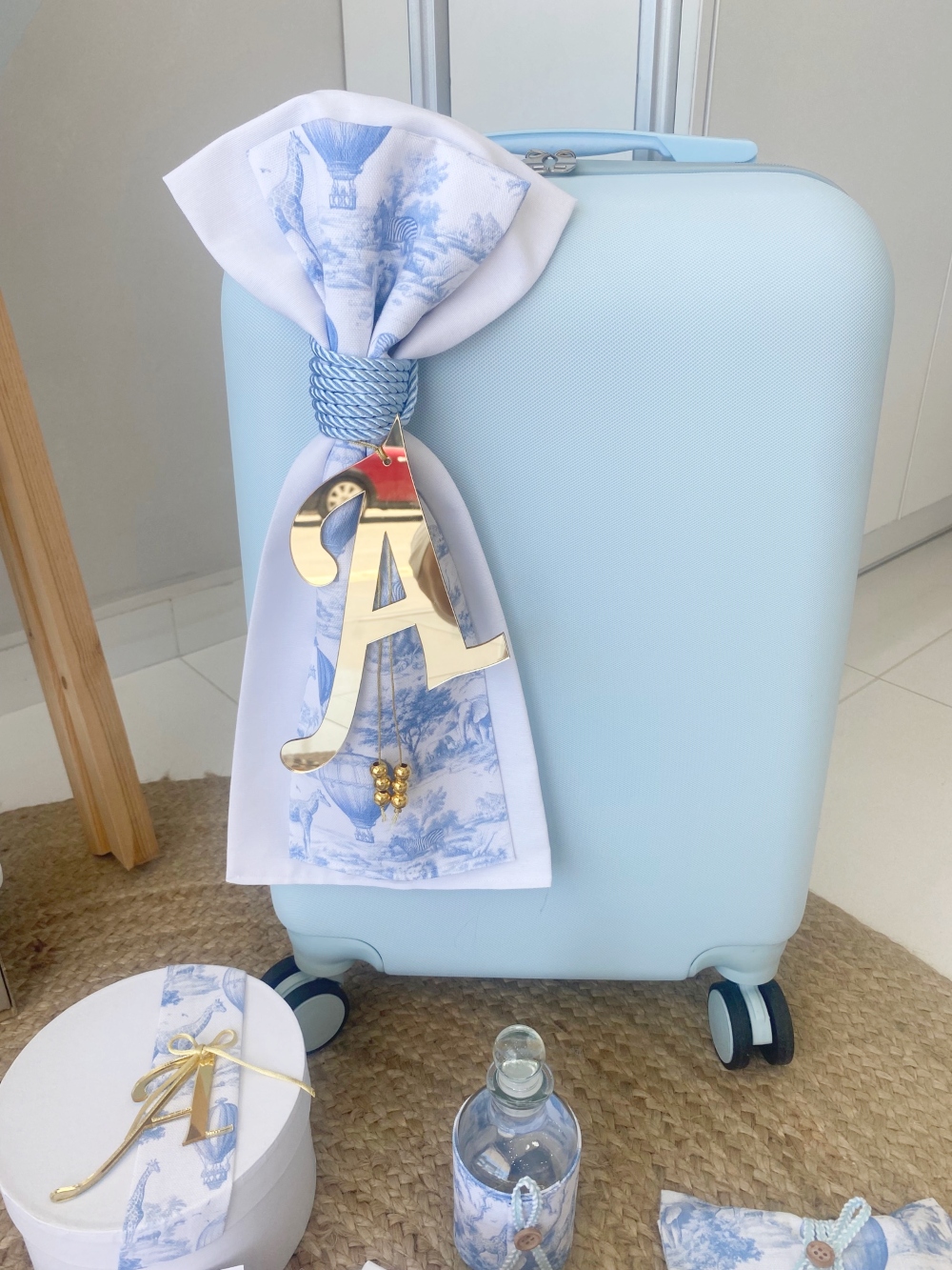 baby dior θέμα βαλίτσα βάπτισης