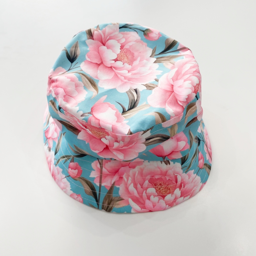 bucket hat UV protection με παιώνιες ροζ